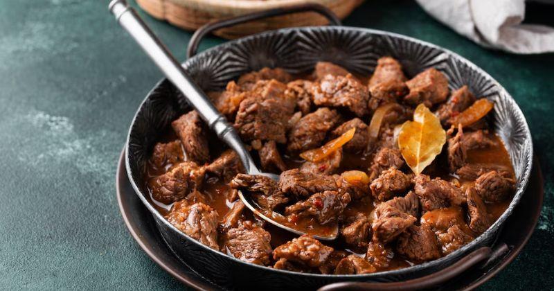 Bahaya Makan Rendang Berlebihan bagi Ibu Hamil saat Lebaran